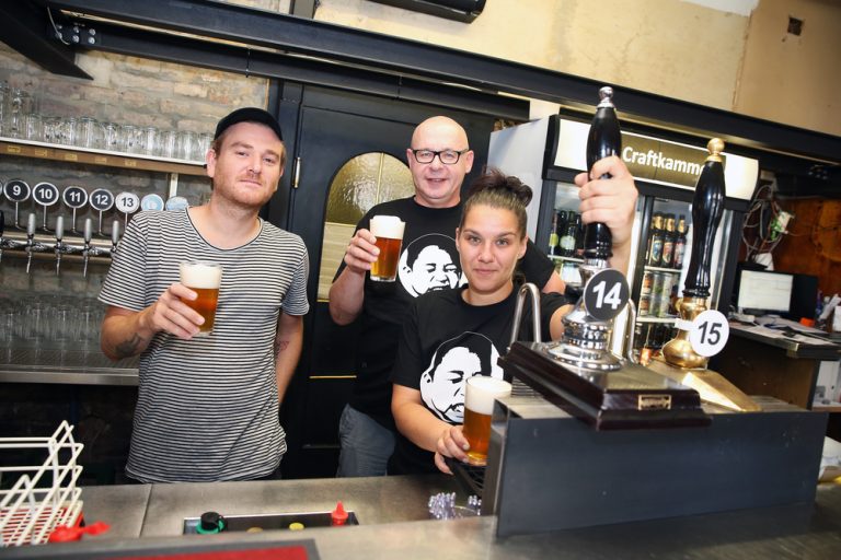Wirte-Aktion: Bier trinken für Van der Bellen