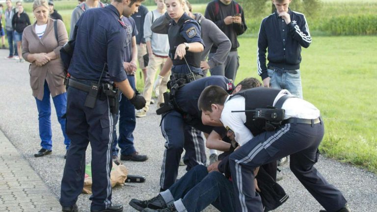 „Allahu Akbar“: Mann sticht Juden mit Messer nieder