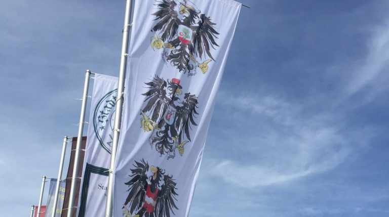 Bananenrepublik-Fahne in Obertrum: Polizei schritt ein