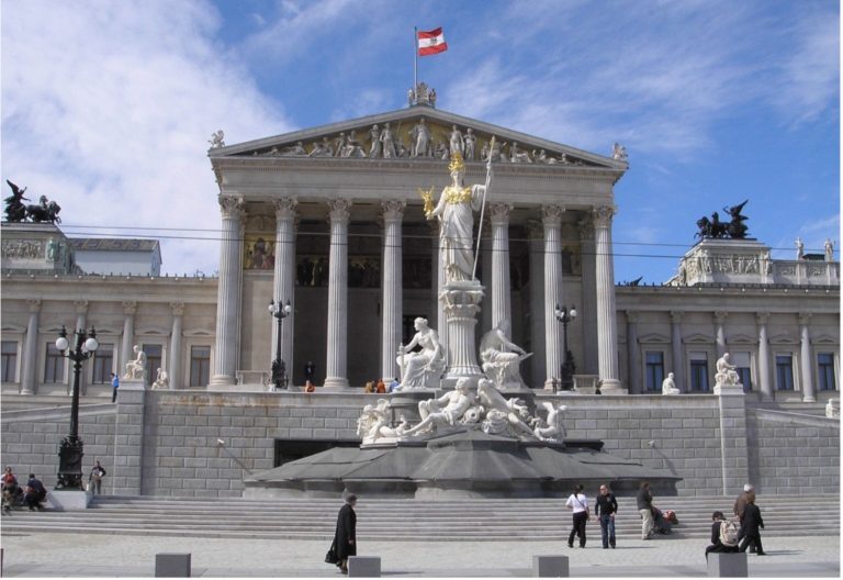 Irrer vom Parlament bleibt in Freiheit