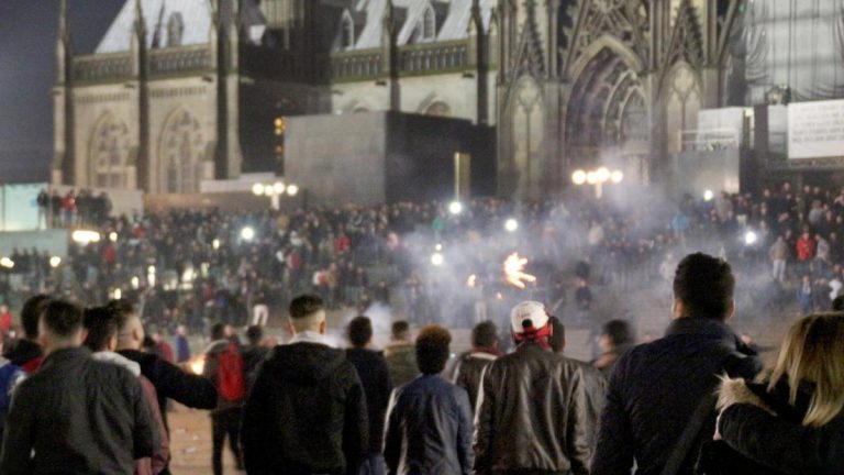 Horror-Nacht in Köln: Flüchtlinge als Wachleute eingesetzt