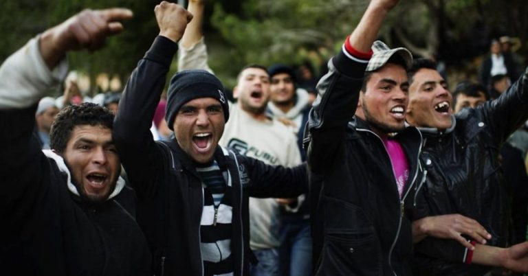 Merkels Wahnsinn geht weiter: Kosten für Flüchtlinge steigen auf über 20.000.000.000 Euro
