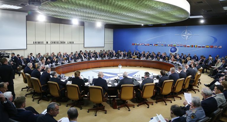 Business as usual? Nein, aber wenigstens Militärkanäle – Nato zu Russland