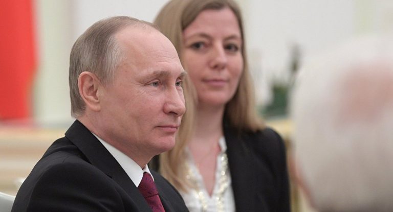 „Langweilig, Mädels“ – Putin zu US-Giftgas-Vorwürfen