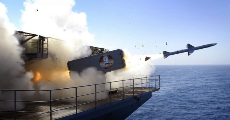 Ohne UNO-Mandat: USA werfen völkerrechtswidrig Bomben auf Syrien – Jetzt droht ein Weltkrieg