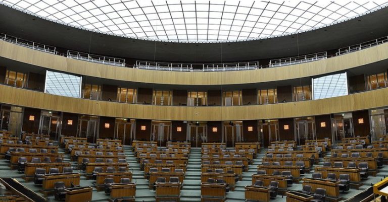 Panne im Parlament: Peinliche Panne: Fremdenrechtspaket muss neu beschlossen werden