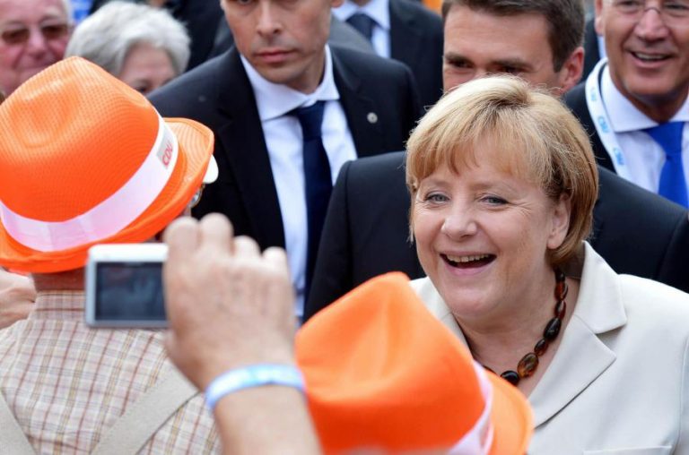 Wahlkampfauftritt in Erlangen: Kanzlerin Merkel erntet Buh-Rufe, Pfiffe und Applaus + Video