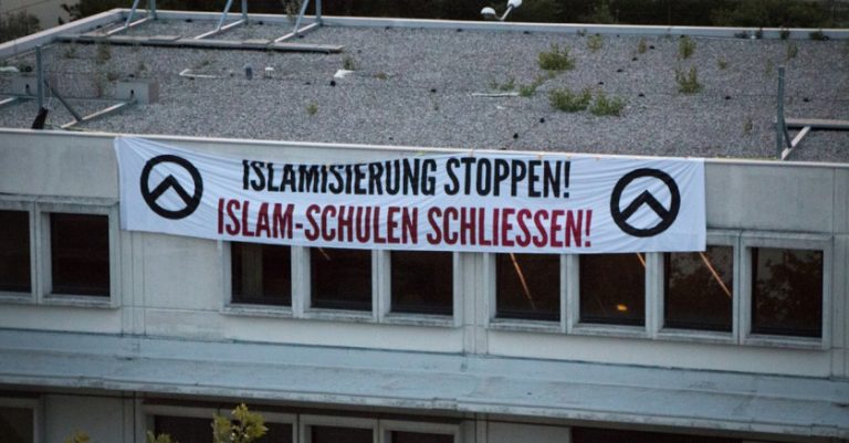 Identitäre protestieren gegen illegale Islam-Schule in Wien
