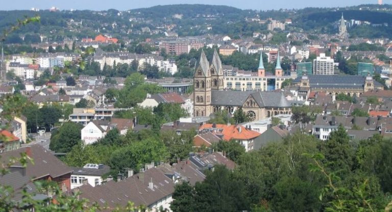 Polizei NRW: Messerattacke in Wuppertal – eine Person getötet, eine verletzt