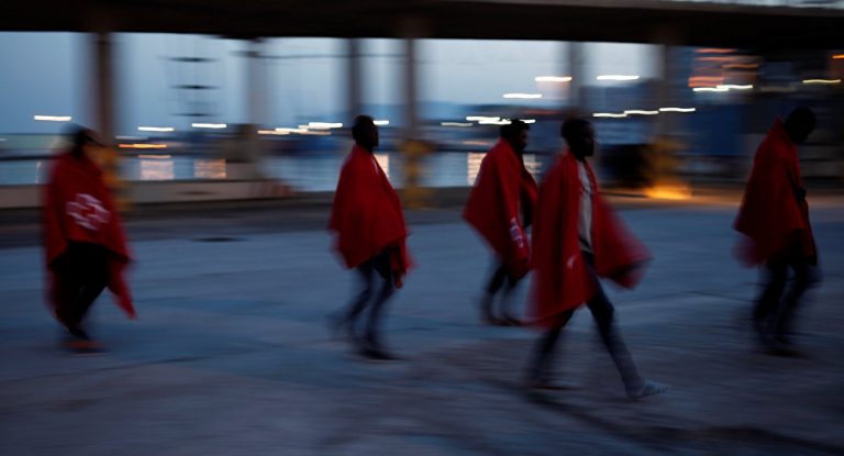 Afrika-Experte: „Warum Flüchtlinge nicht auf Schiffen im Mittelmeer unterbringen?“