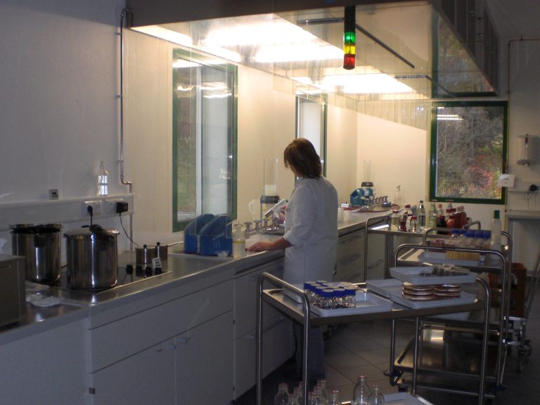 PTA PHARMA-TECHNISCHER APPARATEBAU:  30 JAHRE SPITZEN-TECHNOLOGIE MADE IN GERMANY FÜR DIE PHARMAZEUTISCHE INDUSTRIE