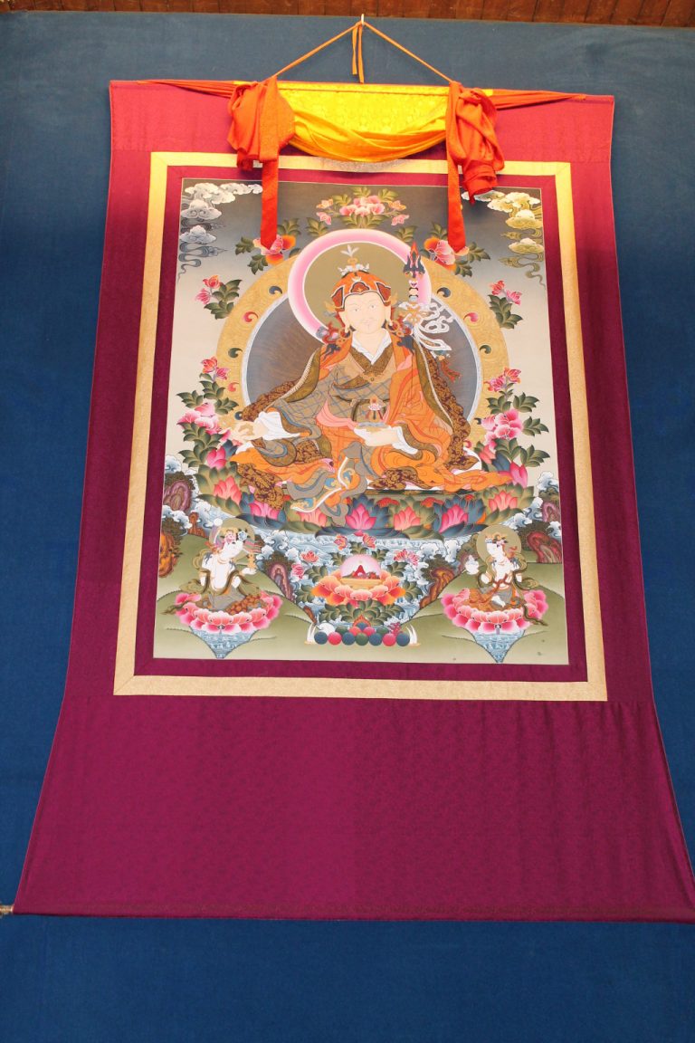 Zu verkaufen – 4,5 Meter langes buddhistisches Rollbild Padmasambhava