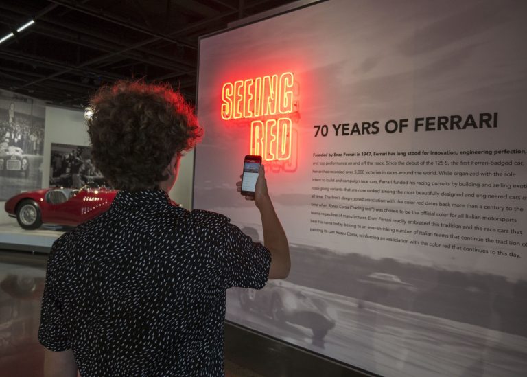 Panasonic Technik verbessert das Besuchererlebnis im Petersen Automotive Museum