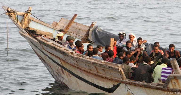 Viele Ertrunkene: Schlepper stieß 120 Migranten ins Meer