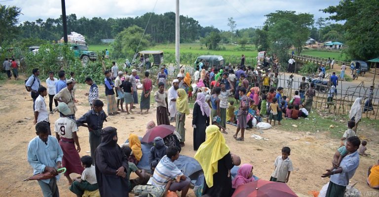 Zehntausende Rohingya auf der Flucht aus Myanmar