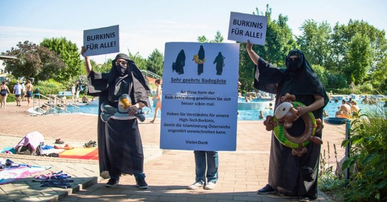 Identitäre Aktionskunst gegen Burkini-Werbung im Schwimmbad