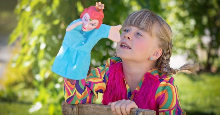 Kasperl „Nazidrecksau“: Staatlich geförderte Zeitschrift beschimpft Kinderfigur