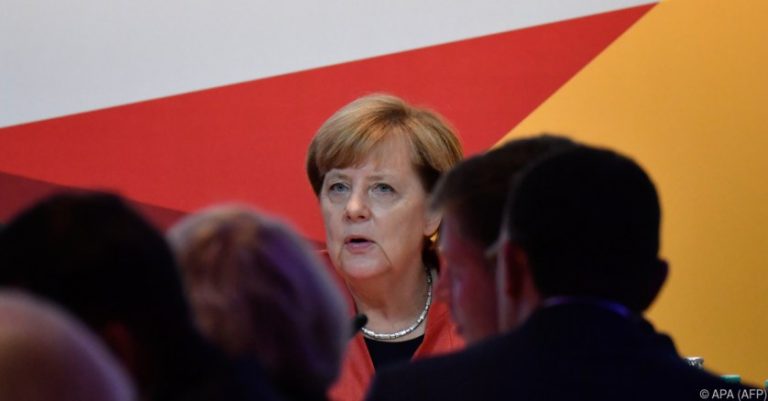 Angela Merkel droht Ungarn mit Rauswurf aus der EU