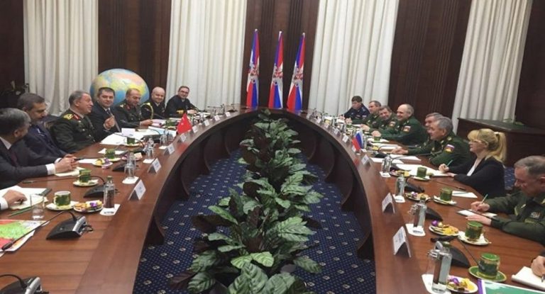 Türkischer Generalstabschef und Geheimdienstdirektor wegen Syrien in Moskau