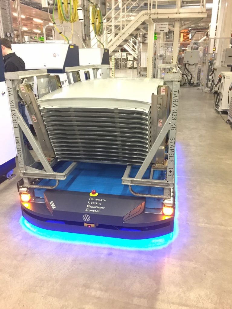 Autonome, kamerageführte Fahrzeuge mit dynamischer Navigation in der Logistik