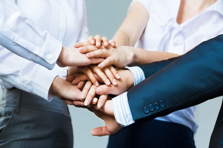 KOMMUNIKATION  Kommunikation   DER INFORMATIONSAUSTAUSCH IM UNTERNEHMEN