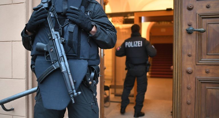 Deutsche und slowakische Polizei unterbindet Schmuggel von Stoffen für Atomwaffen