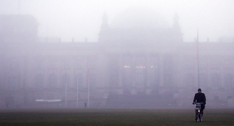 Unzufriedenheit in Deutschland wächst – Zustimmung für Volksparteien sinkt
