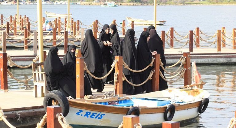 Mini-Harem in Schleswig-Holstein: Syrer erstmals über sein Leben mit zwei Ehefrauen