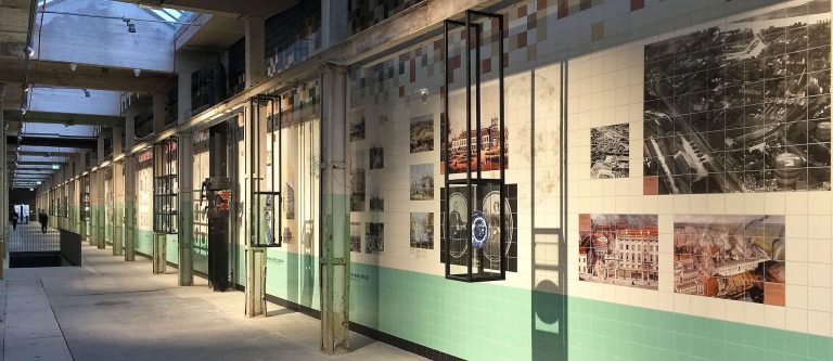 Sphinxpassage: 120 Meter langes Fliesenbild setzt Maastrichter Keramikhistorie in Szene