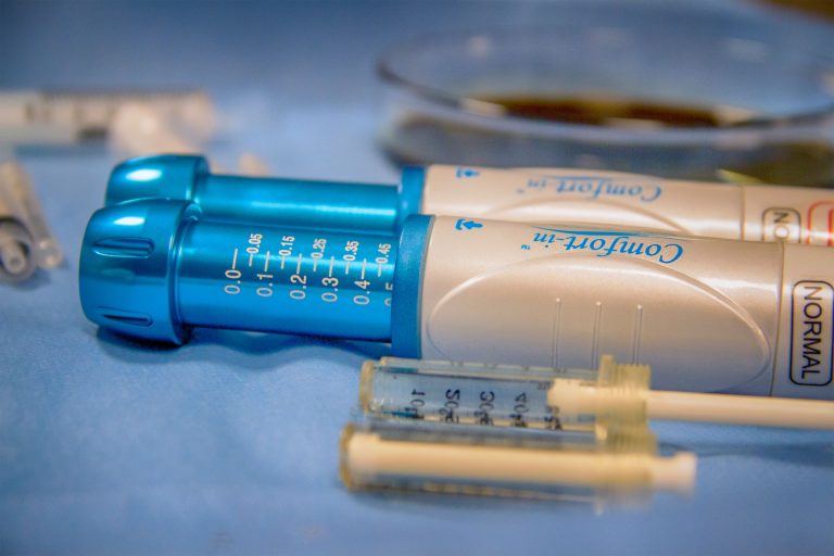 Elithairtransplant Betäubung ohne Spritzen und Nadeln