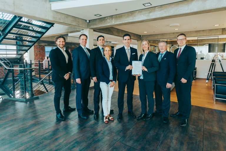 Hellmann und Hochschule Osnabrück weiten Kooperation aus