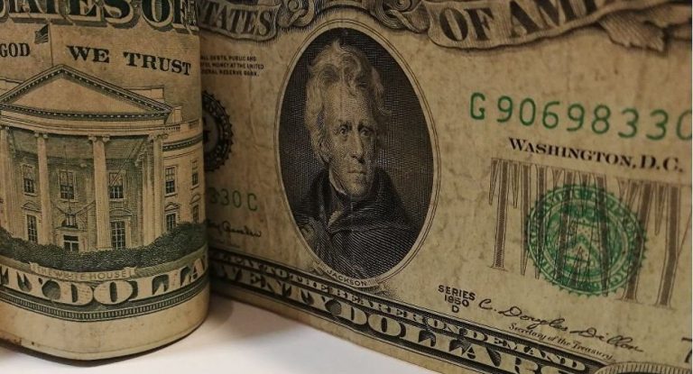 Russland stößt massiv US-Staatsanleihen ab