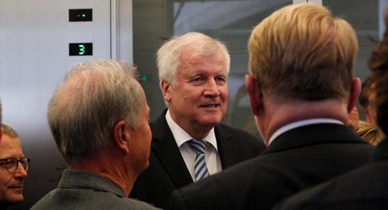 „Scheitern der Bundesregierung“ – Seehofer droht mit Alleingang in der Asylpolitik