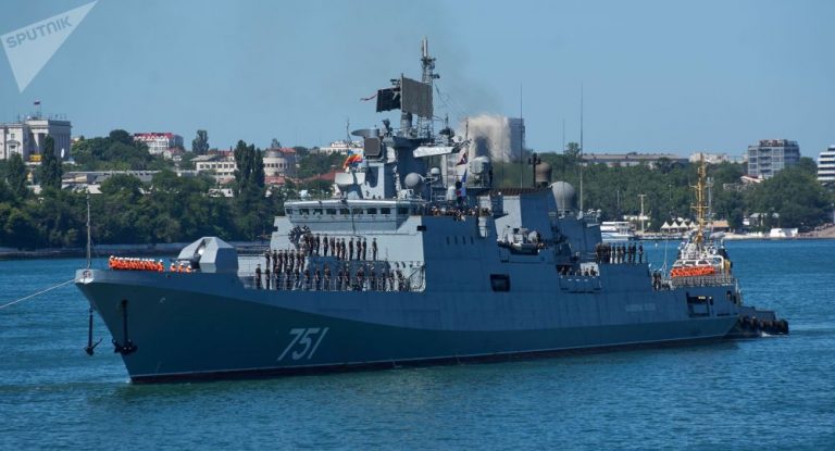 Mittelmeer: Russische Fregatte entdeckt und eskortiert amerikanisches U-Boot