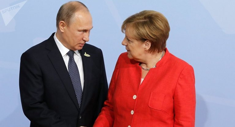 Treffen in Meseberg: Schmieden Merkel und Putin einen Pakt gegen USA?