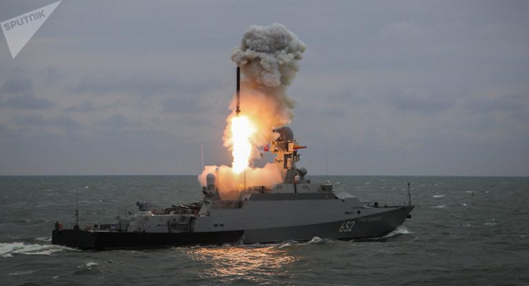 Kaspisches Meer: Russland setzt „Kalibr“-Raketen an Kehlen von US-Basen