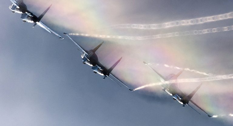 Wer siegt? Sowjetische Su-27 gegen F-15 im Himmel über Ukraine