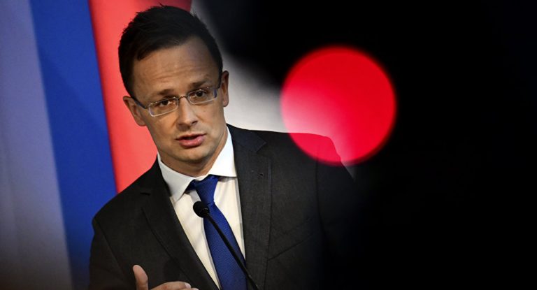 „Wir sind ja nicht blöd“ – Ungarns Außenminister verwahrt sich gegen Vorwürfe