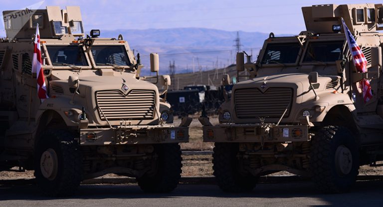 US-Waffen für Russlands Nachbarn: Will Bolton Kaukasus zum Pulverfass machen?