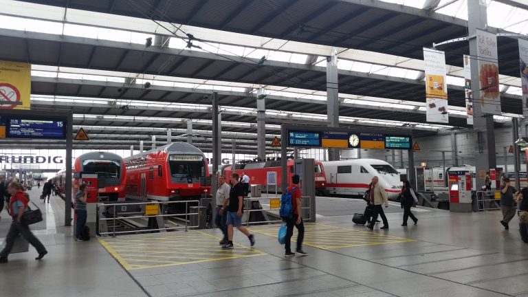 Entschädigungen bei Zugverspätungen und Flugausfällen bald ohne Antrag?