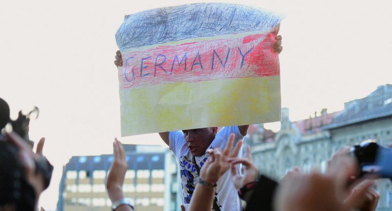 Warnung aus Wien: Durchbruchsversuch von 20.000 Migranten nach Deutschland möglich