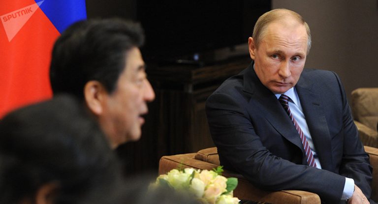 Bei Kurilen-Übergabe: Abe verspricht Putin keine US-Stützpunkte – Zeitung