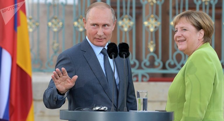 Ukrainischer Journalist wirft Merkel „Verrat“ nach deren Händedruck mit Putin vor