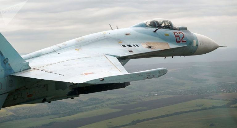 Su-27 macht US-Spion nervös: Piloten klagen über „gefährliches Abfangen“ – VIDEO