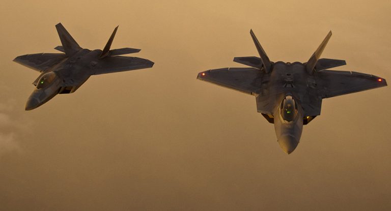 Su-57 vs. F-22: Russland hat den besten Jet – Amerika hat die beste Luftwaffe