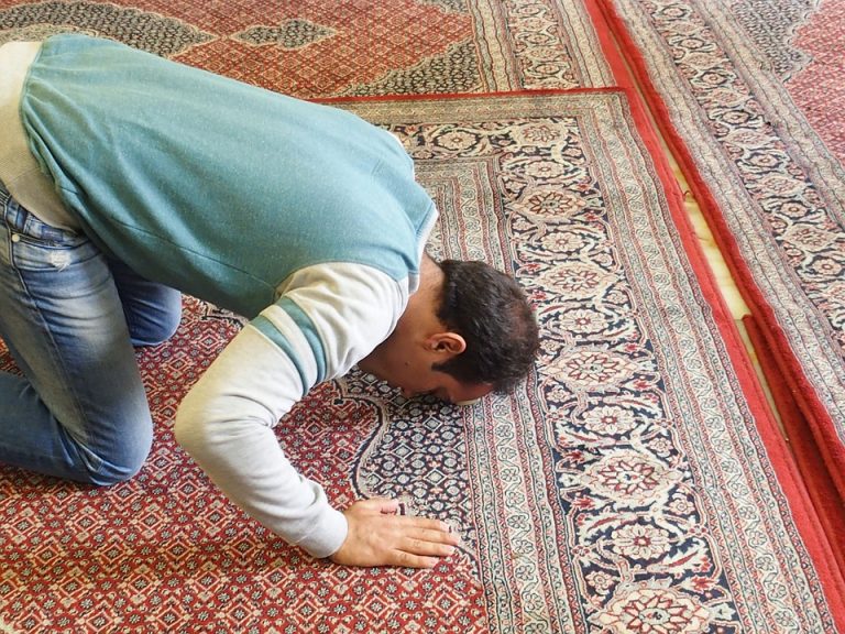 Islam in Deutschland: Zwischen Beobachtung, Vorurteil und Glaubenspraxis – VIDEO