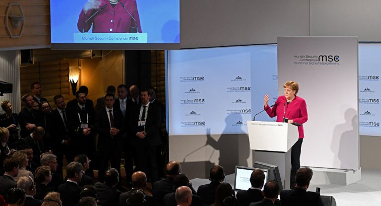 Standing Ovations für Merkel in München – trotz verlogener Positionen zu Russland