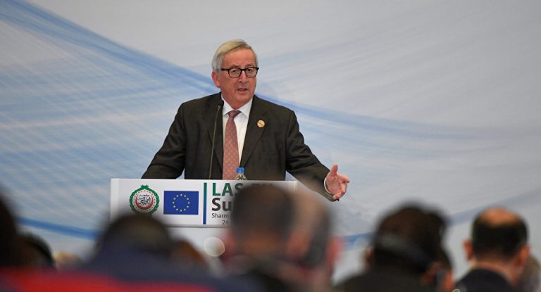 „Meine Frau“: Juncker unterbricht Rede bei Gipfel wegen Telefonanruf – VIDEO