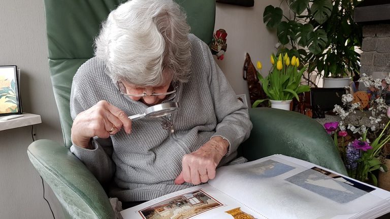 Deutschland gnadenlos: 90-jährige Blinde muss 13.111 Euro Blindengeld zurückzahlen