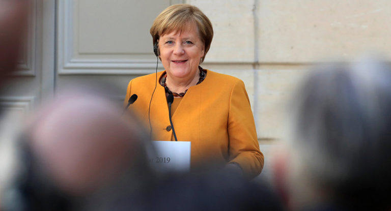 „Finde ich gut”: Merkel spricht sich für europäischen Flugzeugträger aus